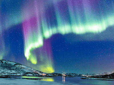 things to do in Alaska with teenagers, see the Northern Lights